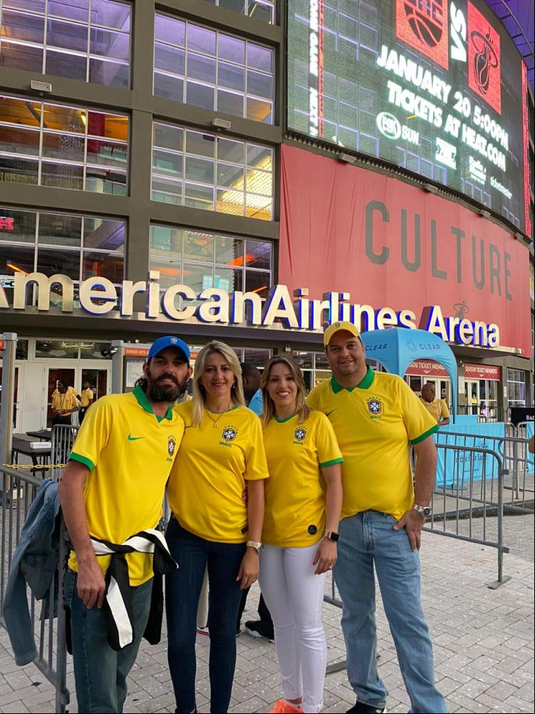 Kleber Redivo Grisolia, Deborah Nascimento, Thiago Cabriotti e Heidy na NBA, pela Koemtur